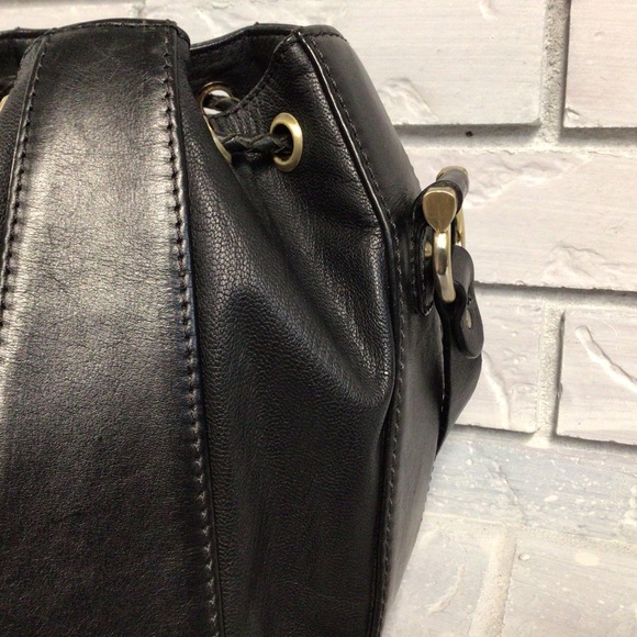 BLACK CROSSBODY LEATHER BUCKET BAG WITH FRINGES - Picture 10 of 15